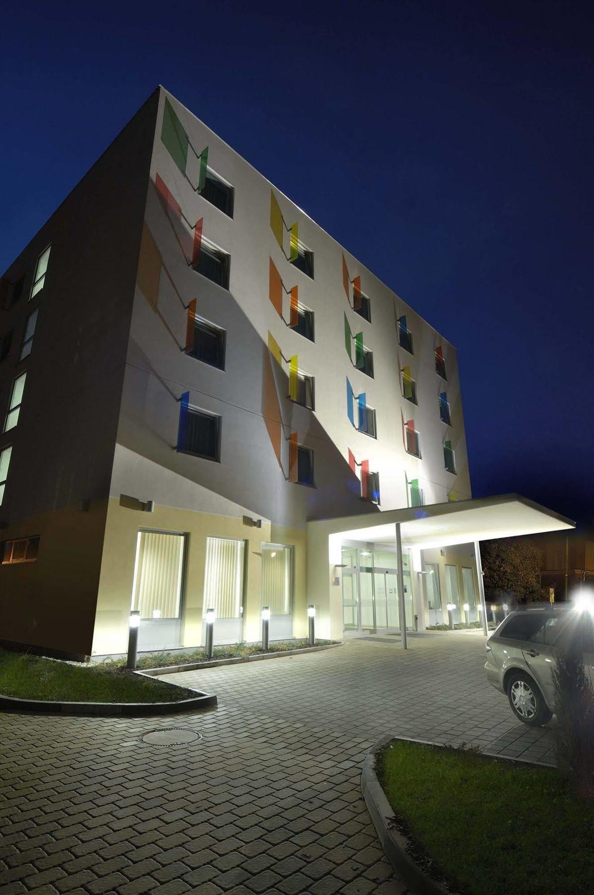 Hotel Euro Pardubice Exterior foto